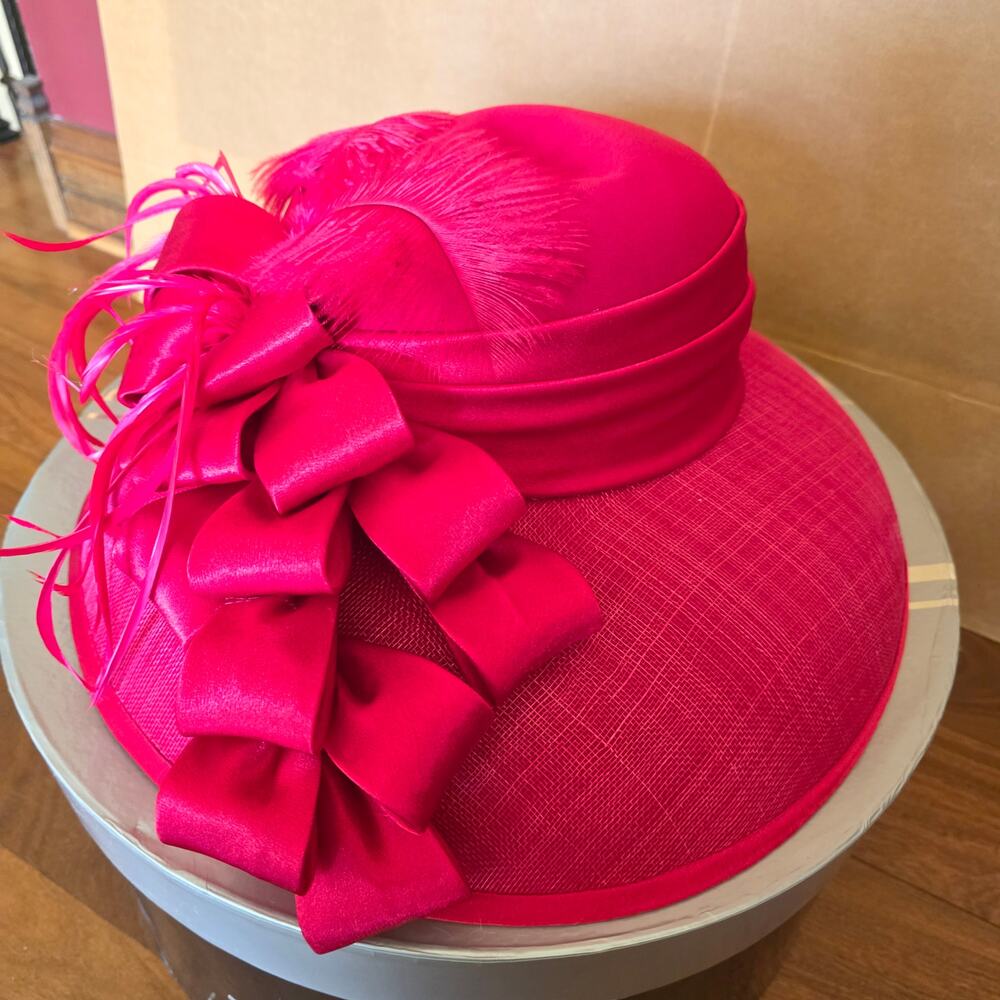 NWT Elite Champagne Red, straw‎ with satin bows and feathers #25  (3682)